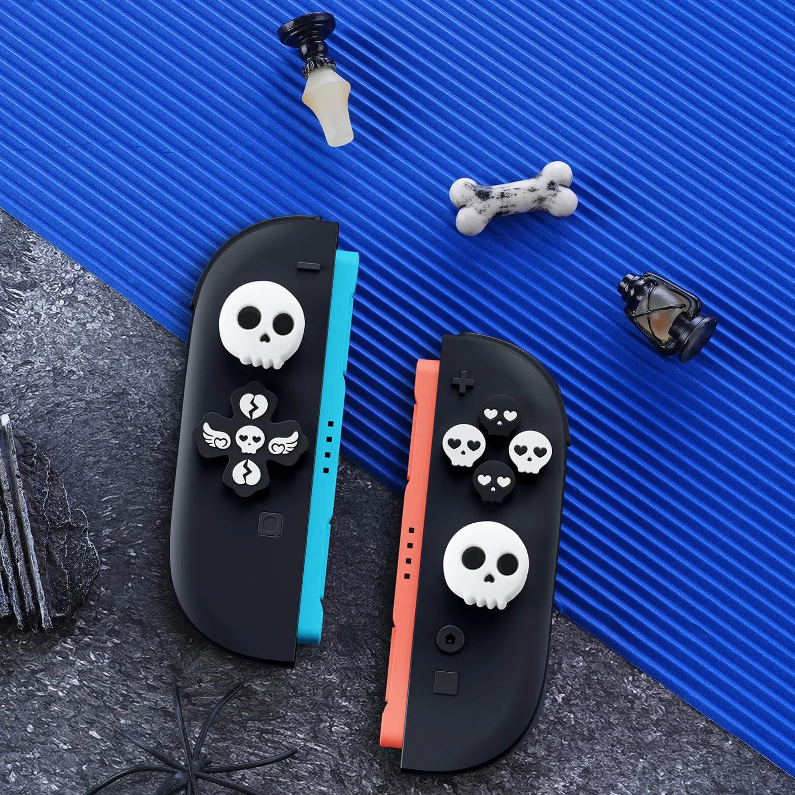 JEMDO Kształtki do joysticka Kompatybilne z Nintendo Switch 2 (2025) – zestaw 7 sztuk Skull Thumb Grips z silikonu, antypoślizgowe kształtki na smycz, przeznaczone do sterowania Joy-Con, kolor czarny