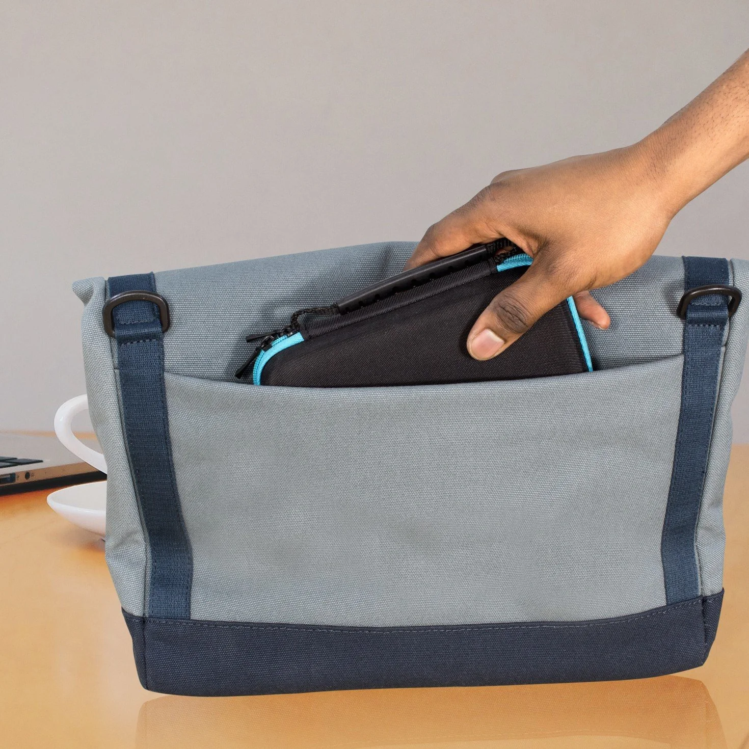 Orzly Etui 3DSXL, etui do nowego 3DS XL lub oryginalnego Nintendo 3DS XL - Ochronna twarda obudowa przenośna torba podróżna na konsole 3DS XL z przegródkami na gry i kieszenią na zamek błyskawiczny -