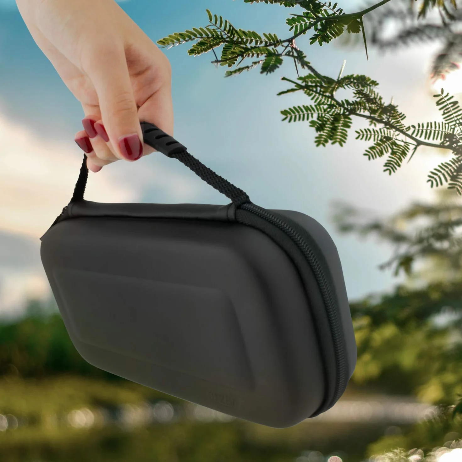Orzly Torba do przenoszenia Nintendo Switch Lite (model 2019), twarda obudowa, przenośna torba podróżna z miejscem do przechowywania akcesoriów i nabojów do gier, czarny