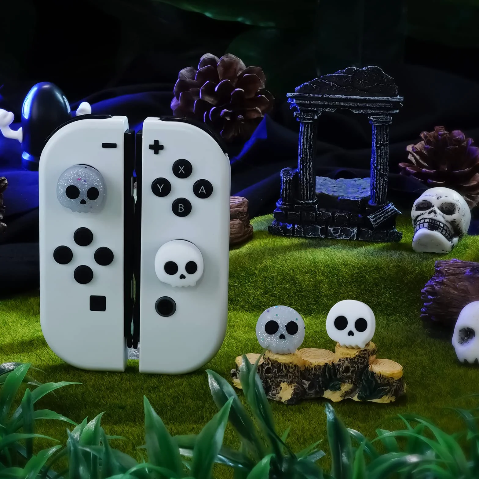 JINGDU Nintendo Switch Joy Silikonowe osłony analogowe z 4 szt. Joystick Caps Kit do przełączników/przełączników OLED/Switch Lite, czaszka
