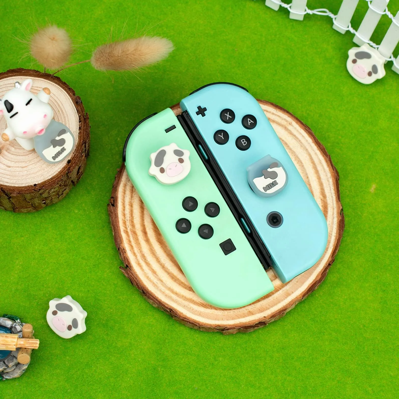 GeekShare Śliczne silikonowe nakładki na kciuki joystick, osłona joysticka kompatybilna z Switch/OLED/Switch Lite, 4 sztuki - Dairy Cow