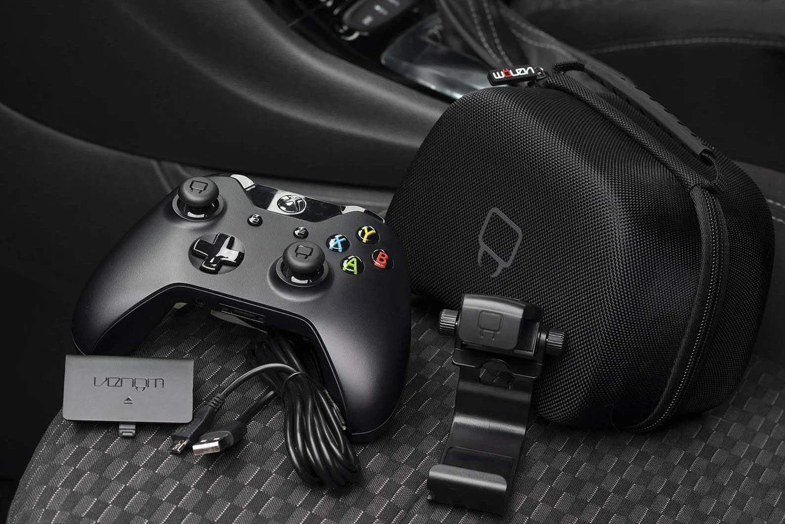 Venom Zestaw podróżny do gier mobilnych na konsolę Xbox One (Xbox One)